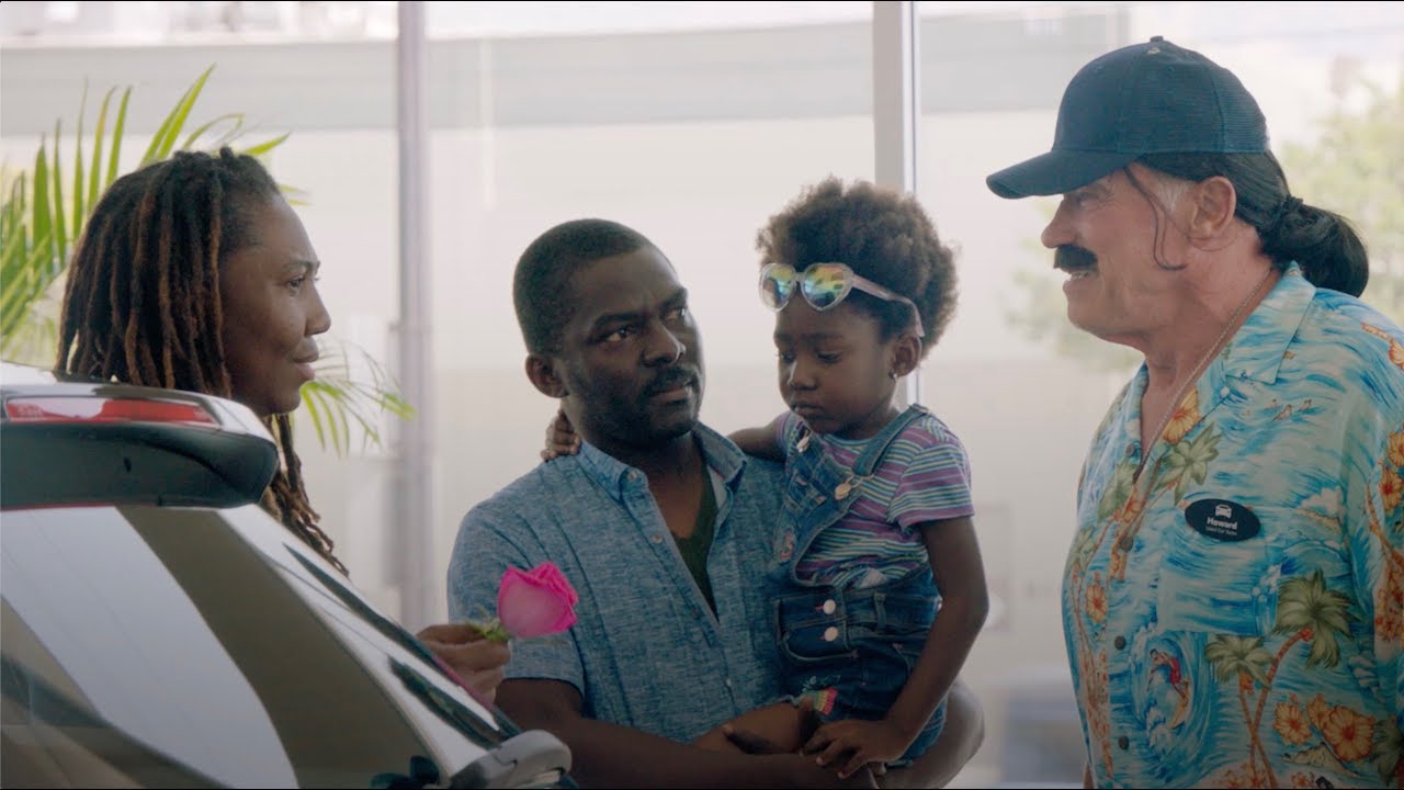 Arnold-Goes-Undercover-as-a-Used-Car-Salesman-to-Prank-Customers