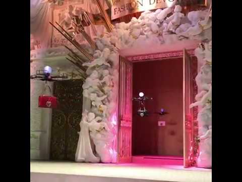 Dolce-Gabbana-Uses-Drones-To-Show-Bags-On-AW18-Runway