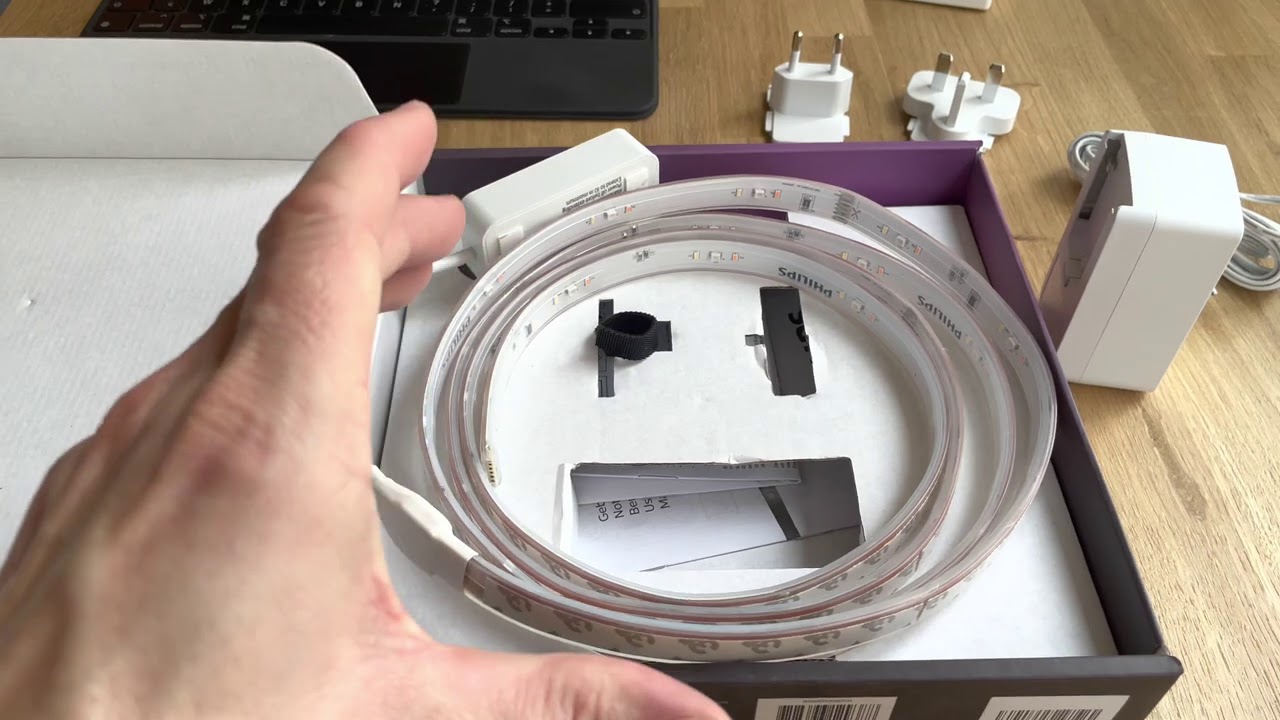 Philips-Hue-Lightstrip-Plus-presentation-et-installation-du-bandeau-LED