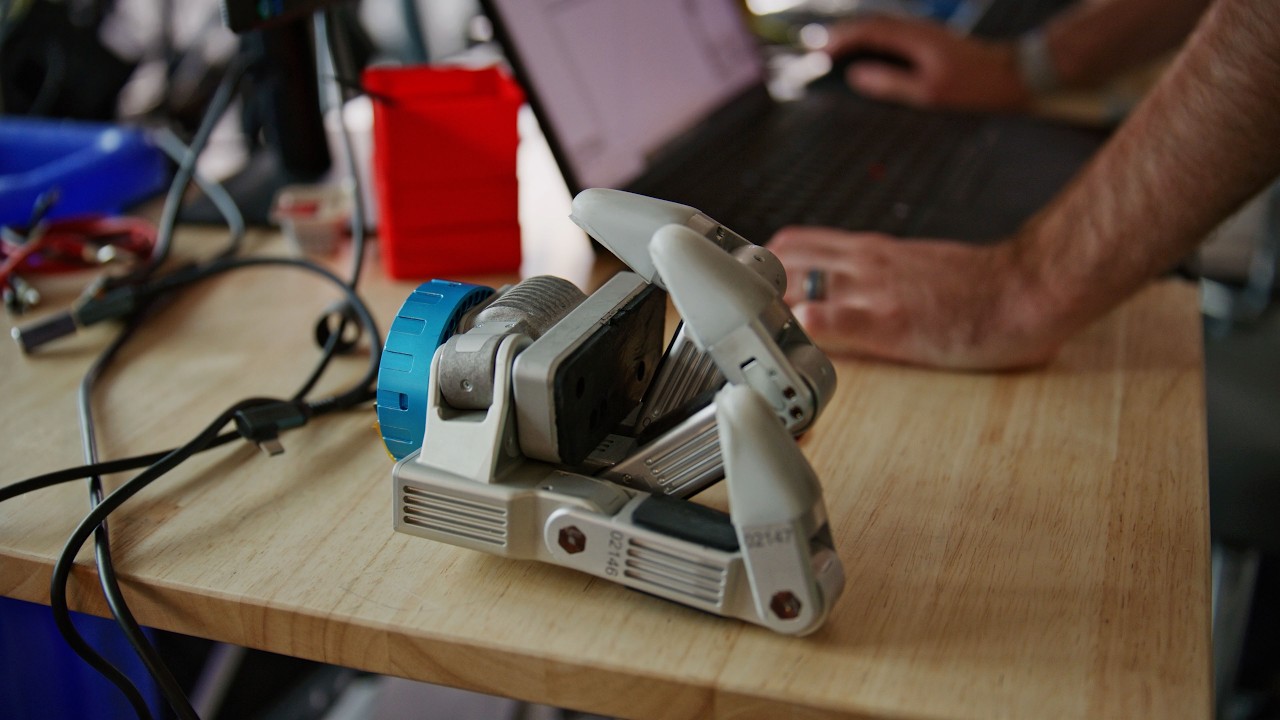 Whats-in-a-humanoid-hand-Boston-Dynamics